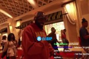 节目效果这一块😂！欧文直播接到东契奇电话乐开花：别熬夜看我